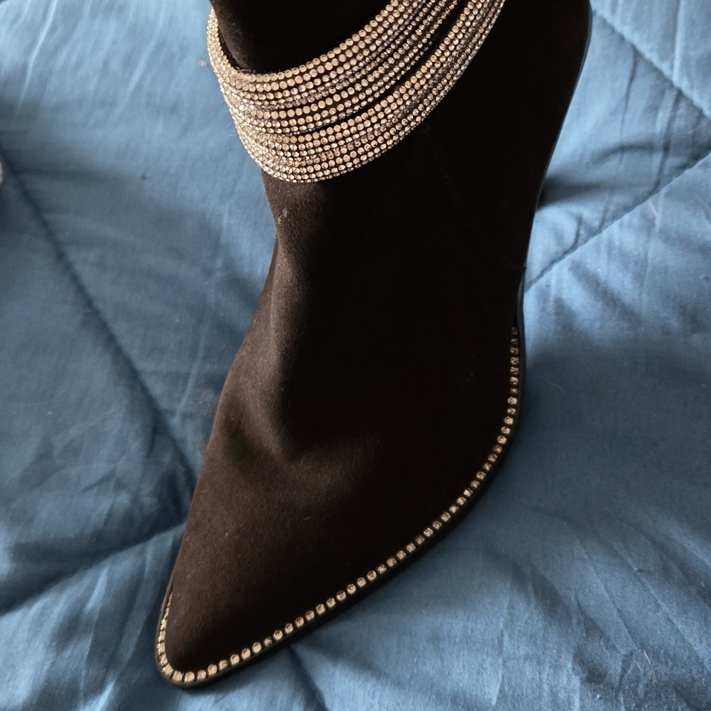JLO Booties 6 1/2 Black